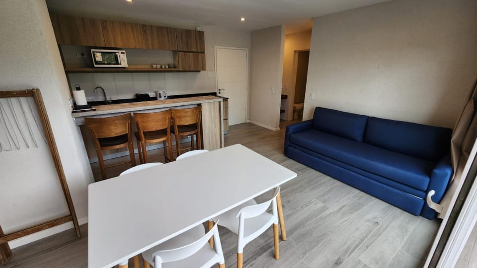 Kitchen or kitchenette, Living room, Seating area, Dining area, oven, pet friendly, stove, toaster