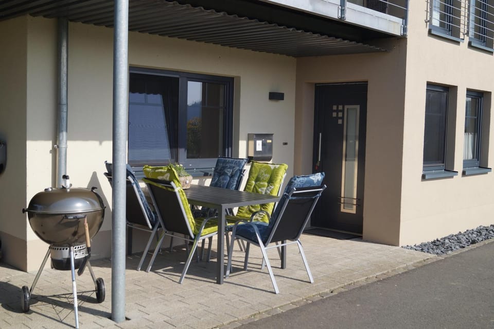 Property building, BBQ facilities, Balcony/Terrace, Seating area, Dining area
