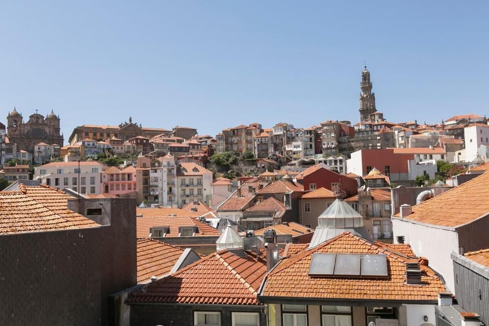 Modern 2-bed apartment with view to Clerigos Tower House in Porto