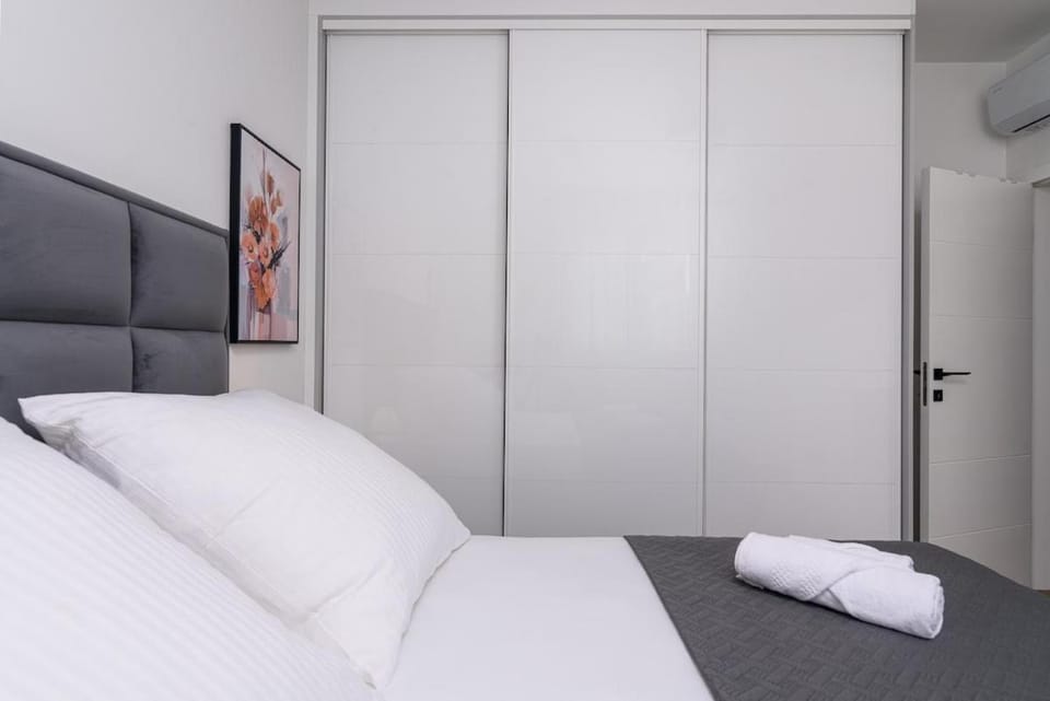 Luxurious Apartment-Copacabana beach only 100 m Apartment in Okrug Gornji