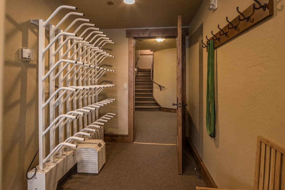 Skiing, storage