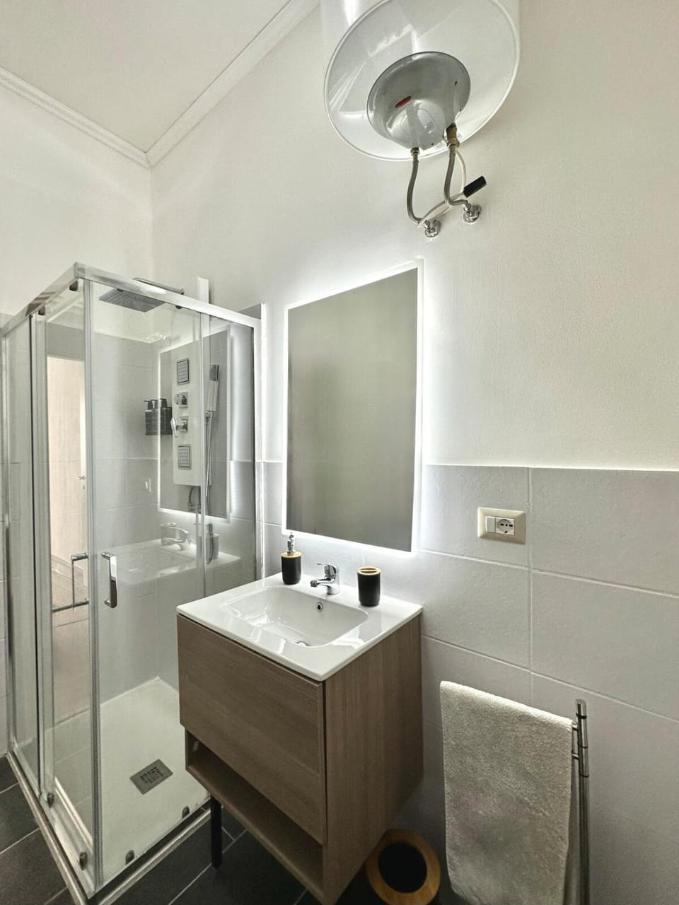 Shower, Bathroom, towels