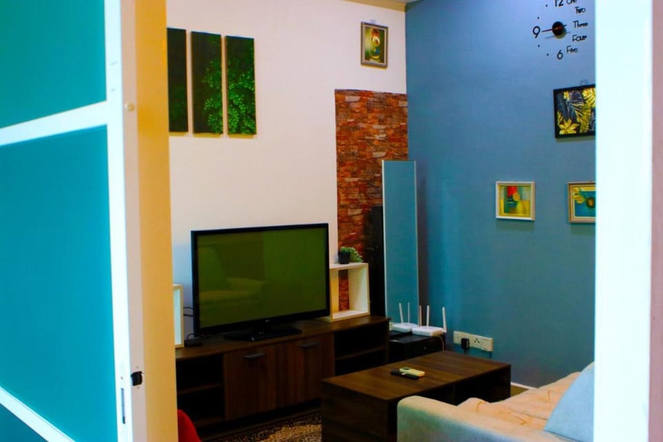 Cool Sunset studio Netflix wifi balcony2free park Apartment in Selangor, Malaysia
