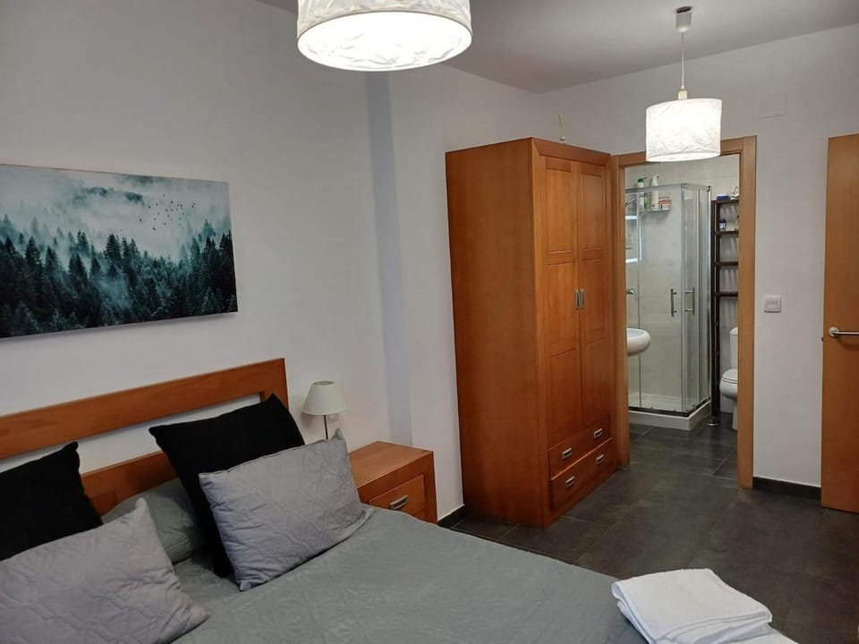 Bed, Bedroom, towels, wardrobe
