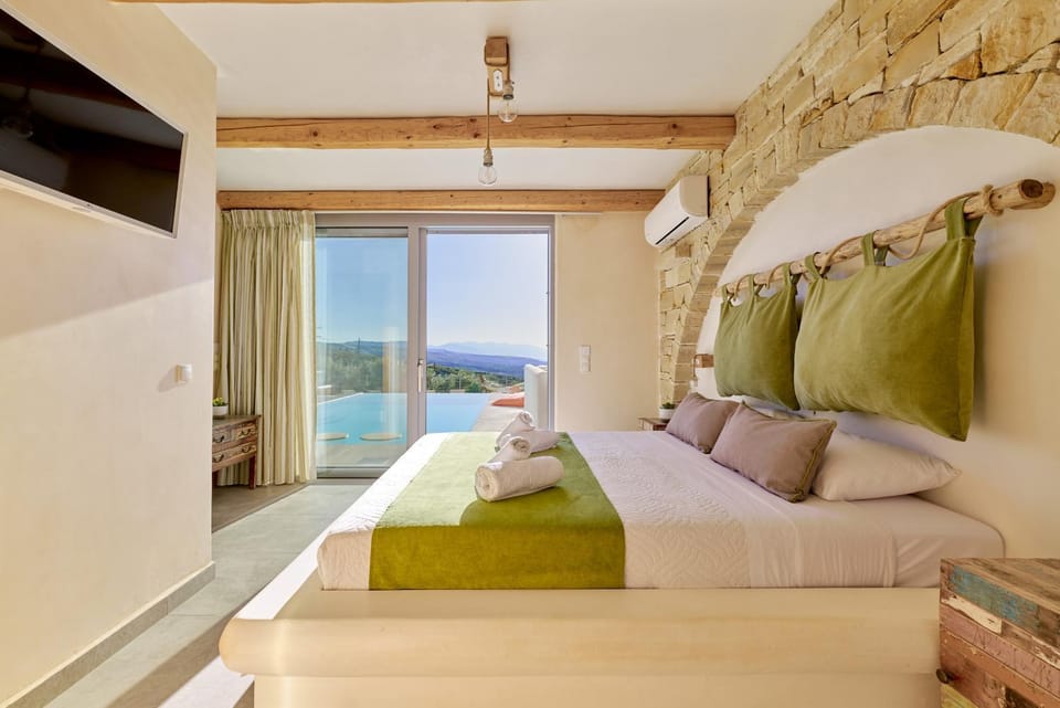 Bed, Natural landscape, TV and multimedia, Photo of the whole room, Bedroom, Mountain view
