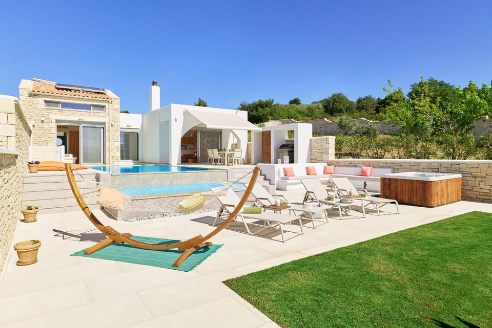 Property building, Patio, Spring, Day, Natural landscape, Garden, Garden view, Pool view, Swimming pool, sunbed
