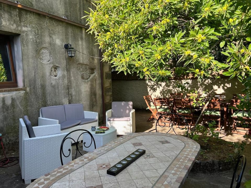 Property building, Spring, Day, Garden, Dining area, Garden view