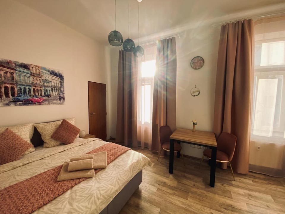 Bed, Living room, Seating area, Bedroom