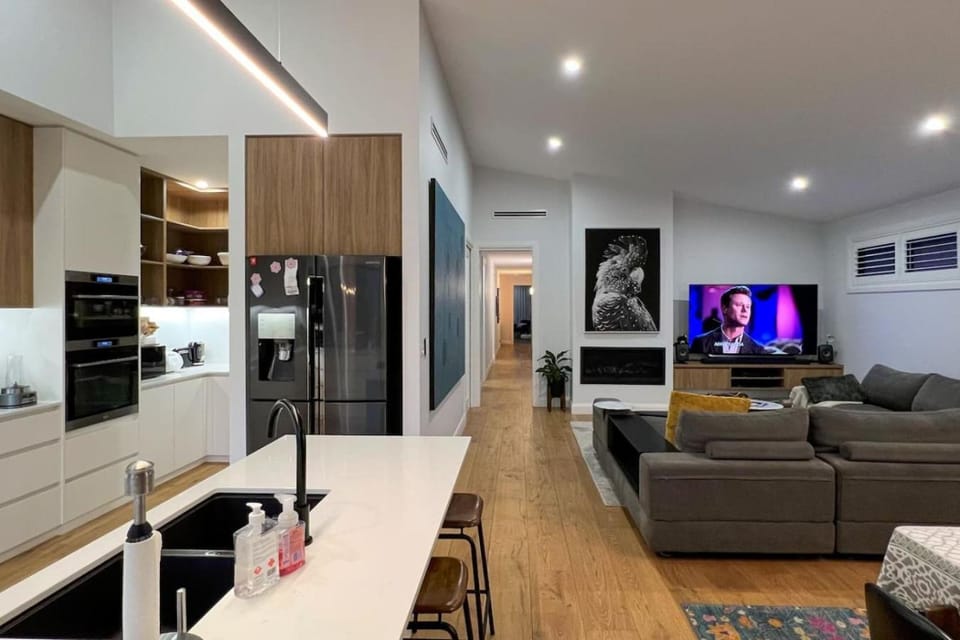 Communal lounge/ TV room, TV and multimedia, Kitchen or kitchenette