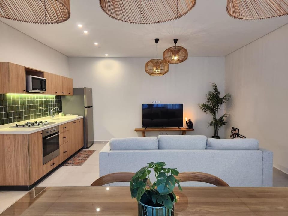 Amazonia Tropical Elegance in Gemayze Apartment in Africa