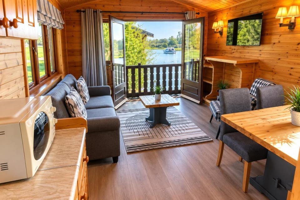 Thurne River Lodge Houseboat Max 4 Docked boat in Broadland District