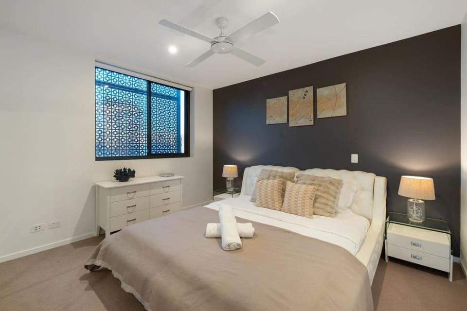 Rooftop Pool and View Stylish 2Bed with Ducted AC Apartment in Brisbane