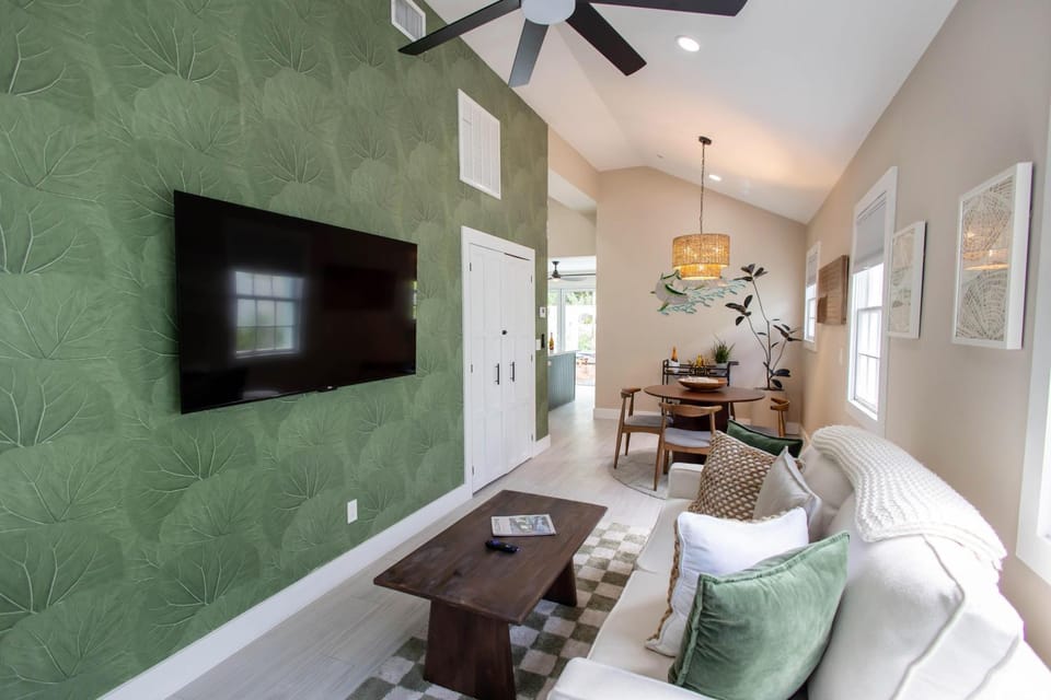 Carysfort Reef Light Suite House in Key West