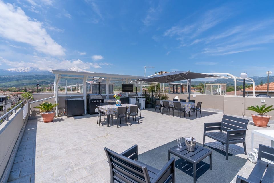 Property building, Balcony/Terrace, Living room