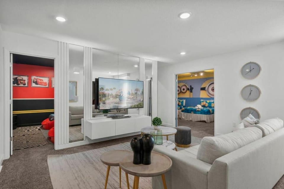 Communal lounge/ TV room