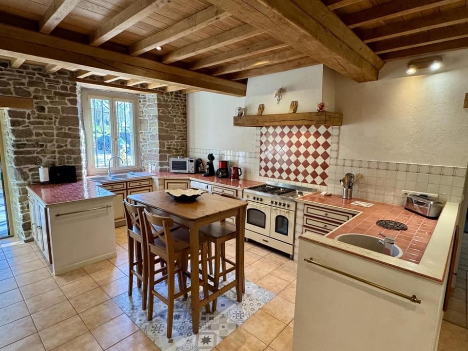 Coffee/tea facilities, Kitchen or kitchenette, Dining area, dishwasher, minibar, pet friendly, stove, toaster