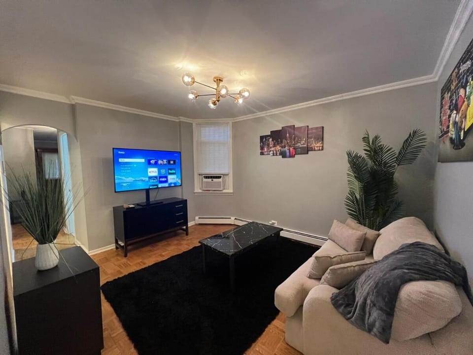 Waterfront 4BR apt - 15Min to MetLife and TIMES SQ Apartment in Weehawken