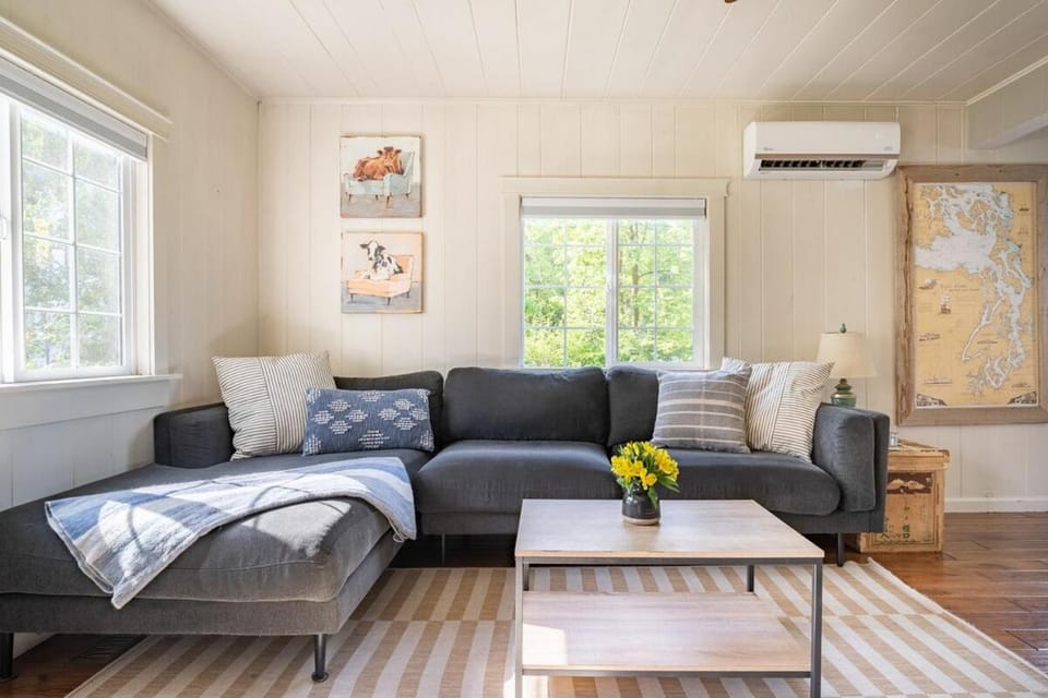 Living room, Photo of the whole room