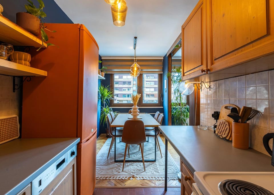 Kitchen or kitchenette, Dining area, dishwasher, stove