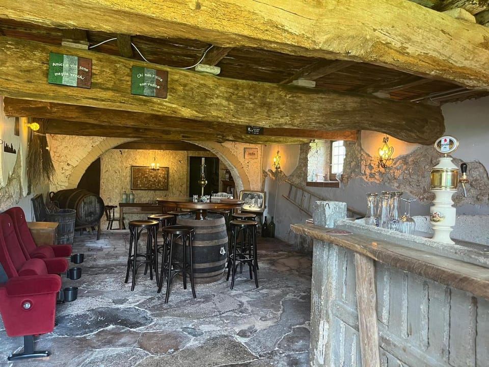 Game Room, Lounge or bar