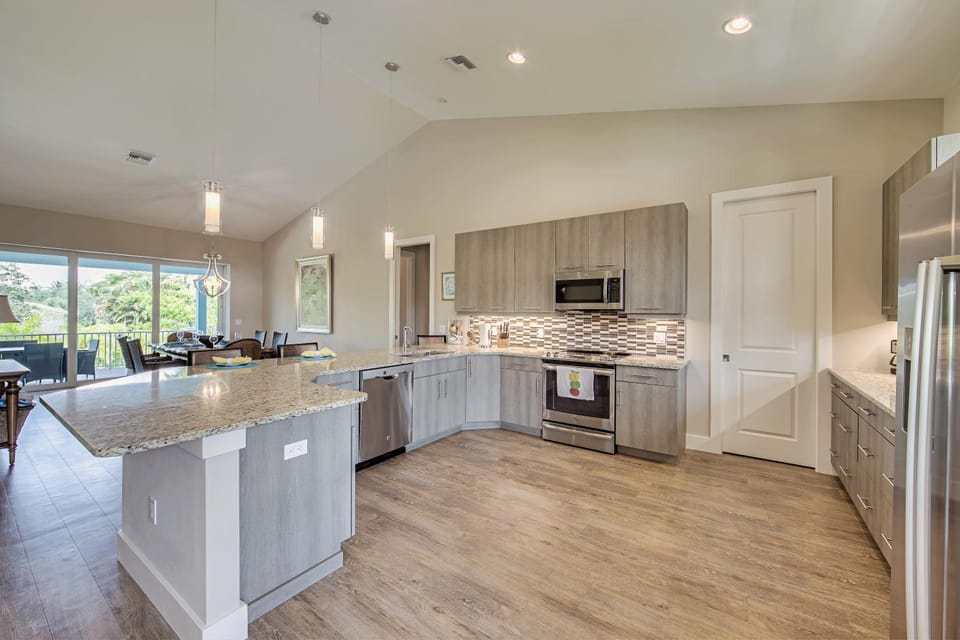 Pool Home with Beach Access - Southern Comfort - Roelens House in Estero Island