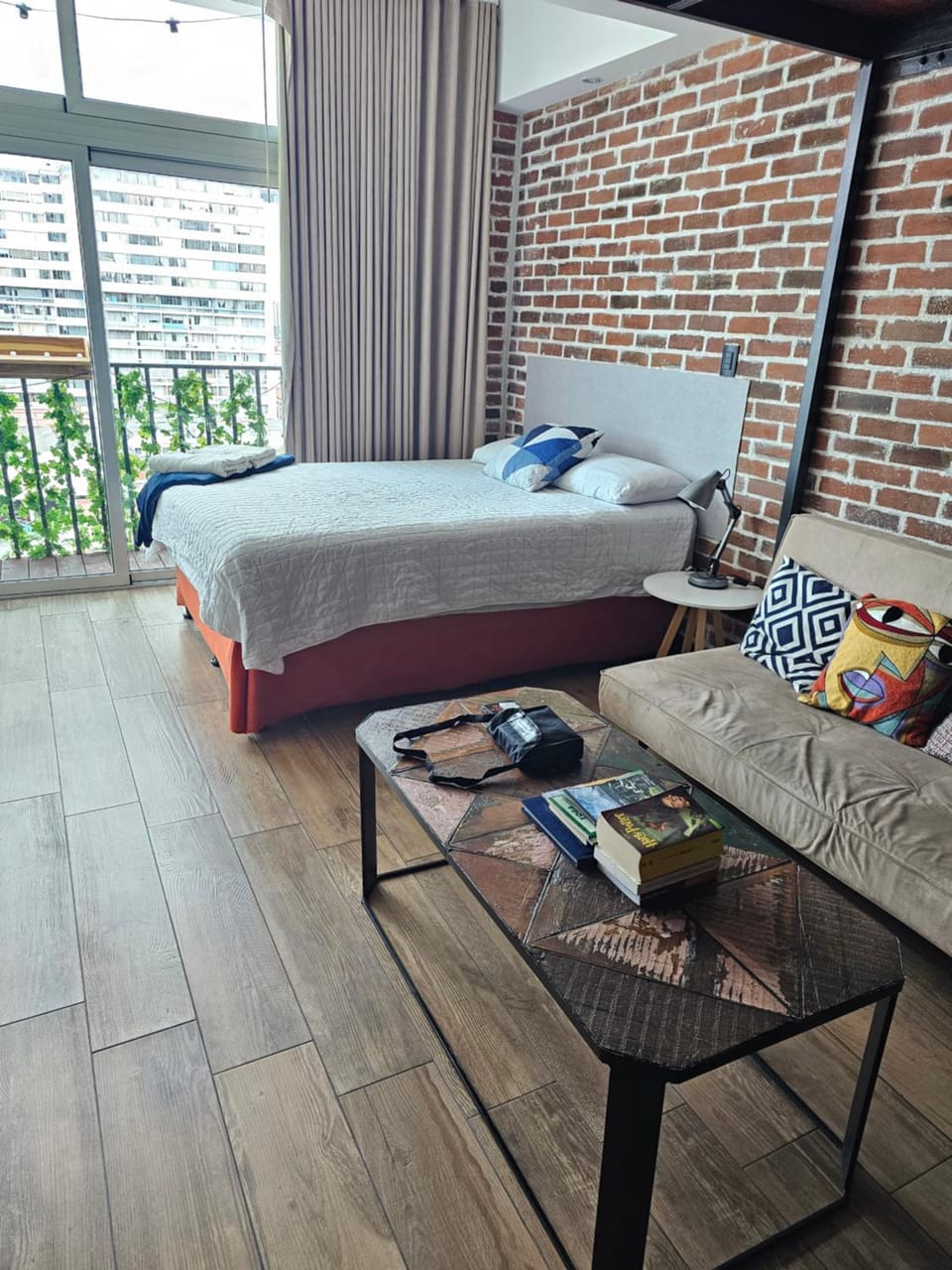 Bed, TV and multimedia, Bedroom, internet