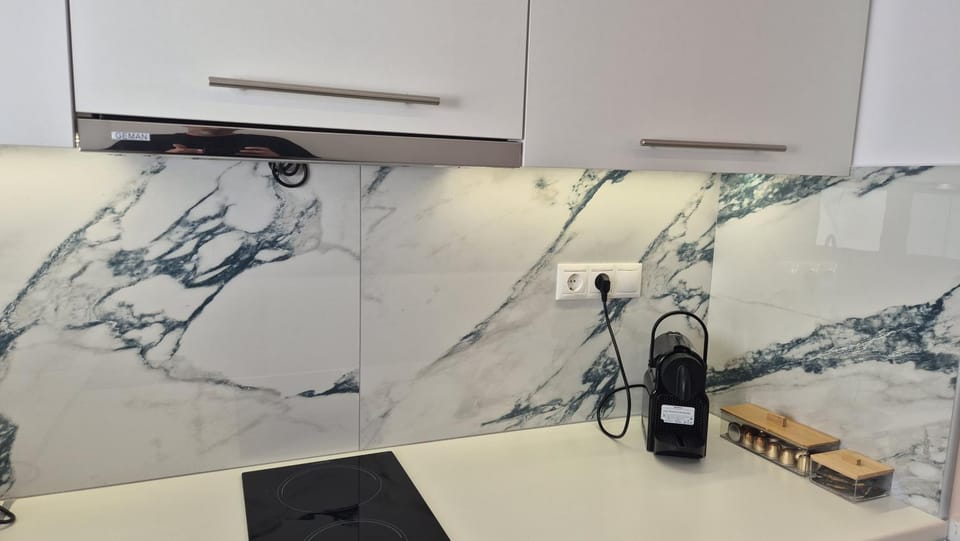 Kitchen or kitchenette, Food and drinks