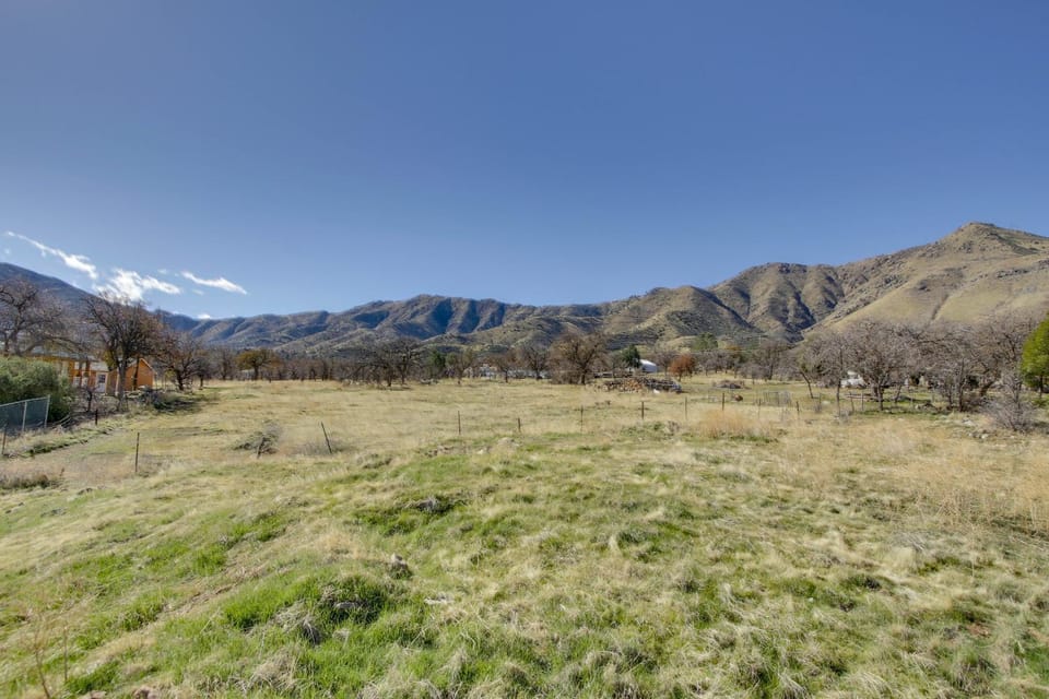 6 Mi to Lake Isabella: Mountain Mesa Getaway House in Sierra Nevada