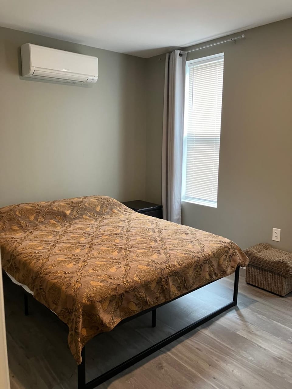 One Bedroom, NYC 45 min by Subway , Brooklyn, Brighton Beach Apartment in Brighton Beach