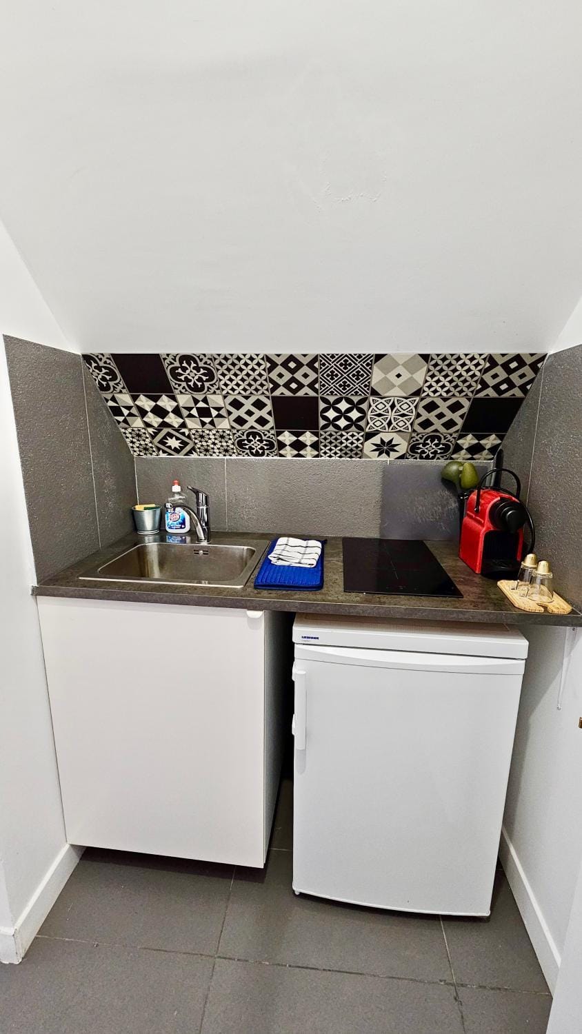 Kitchen or kitchenette, stove