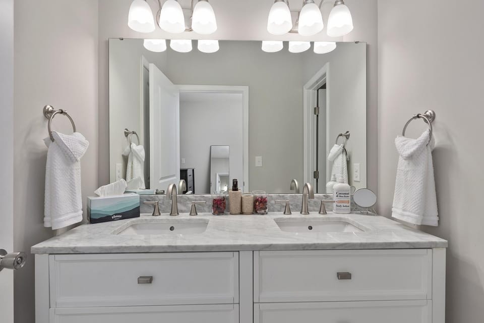 Bathroom, towels