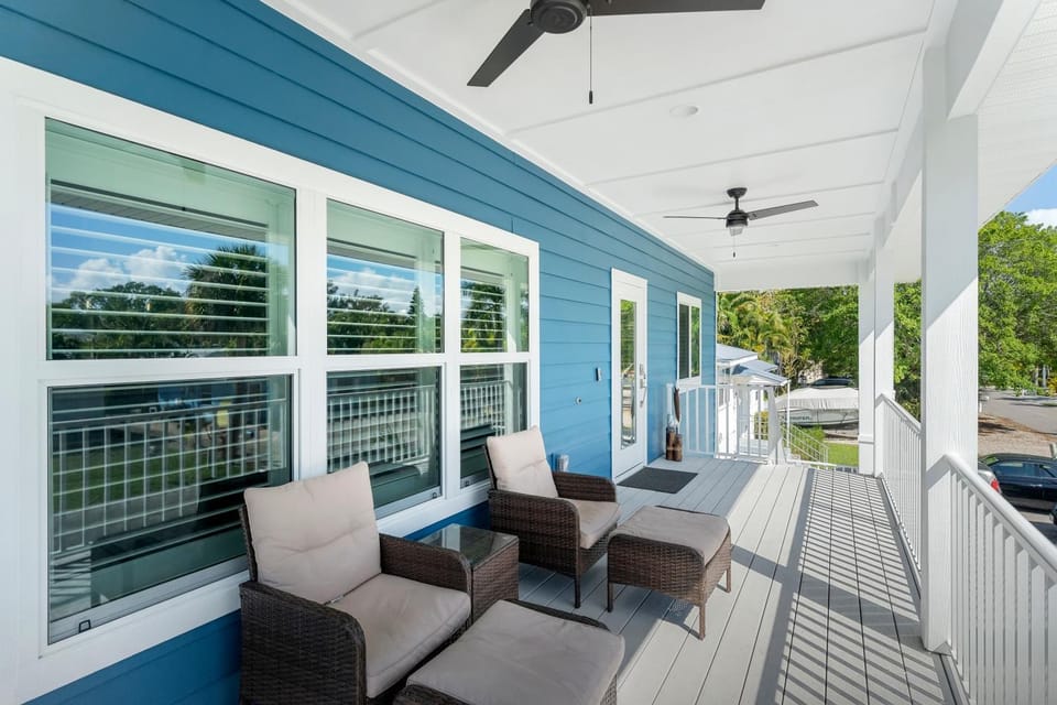 152 Steps to the Beach! Heated Pool - Steps Away - Roelens House in Estero Island