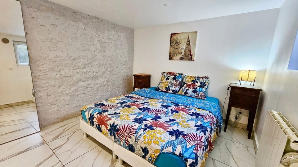 Bed, Photo of the whole room, Bedroom, heating