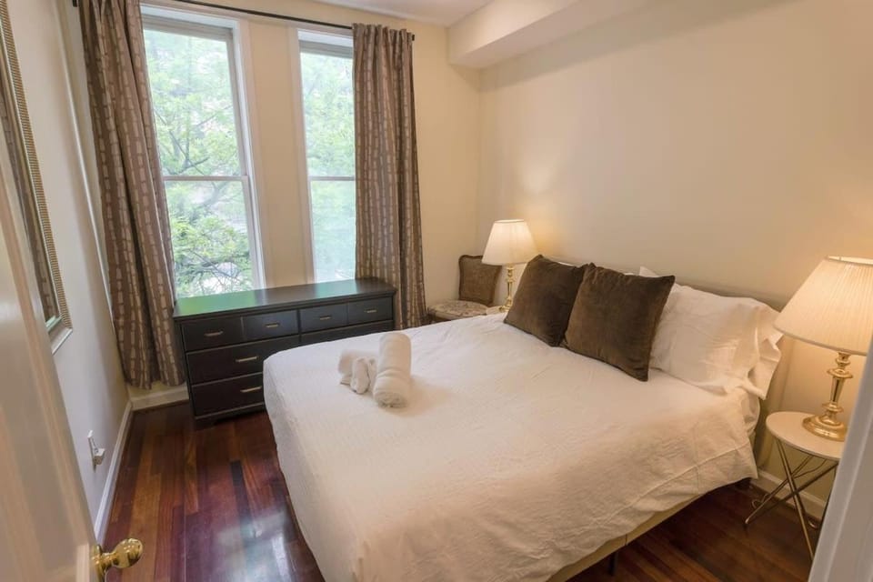 Above Maxwell Wine Bar - Super Central 2Bed 2Bath Apartment in District of Columbia