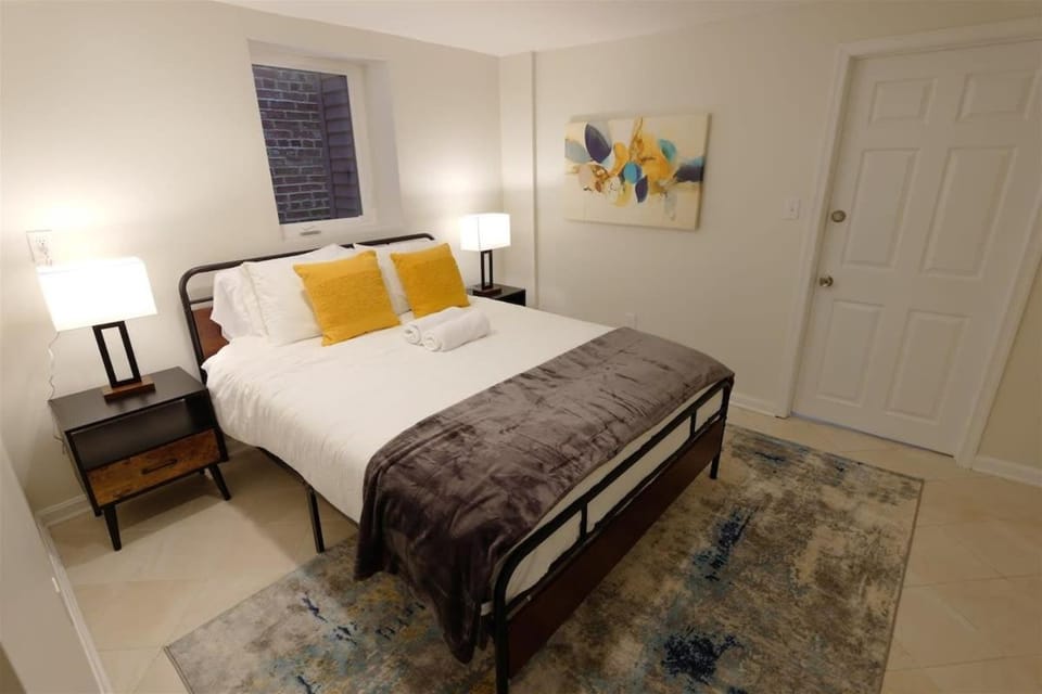 NEW On the Park 2 bed Apt Walk to Capitol & Parking Apartment in Capitol Hill