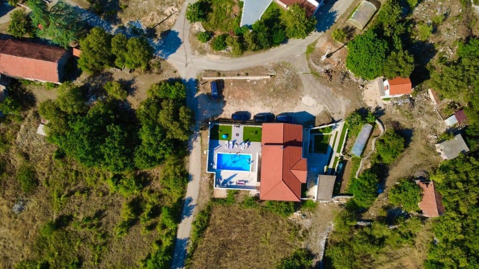 Property building, Day, Neighbourhood, Natural landscape, Bird's eye view, Pool view, Street view, Swimming pool