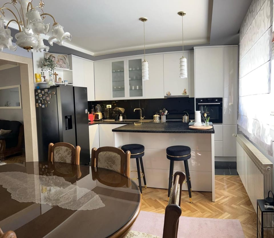 Kitchen or kitchenette, Dining area, dishwasher, oven, stove