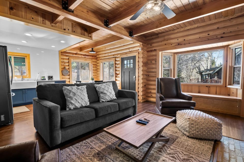 Living room, Seating area, Dining area, kitchen