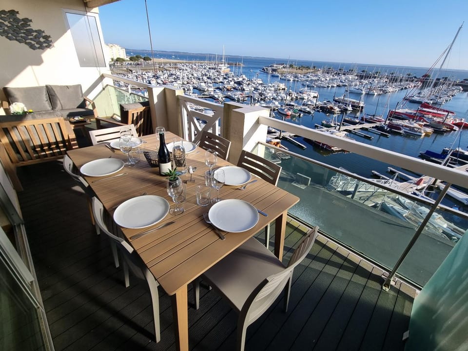 Natural landscape, View (from property/room), Balcony/Terrace, Dining area, Sea view