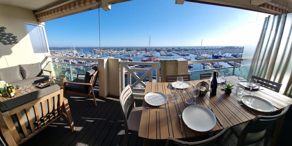 Natural landscape, View (from property/room), Balcony/Terrace, Dining area, Sea view