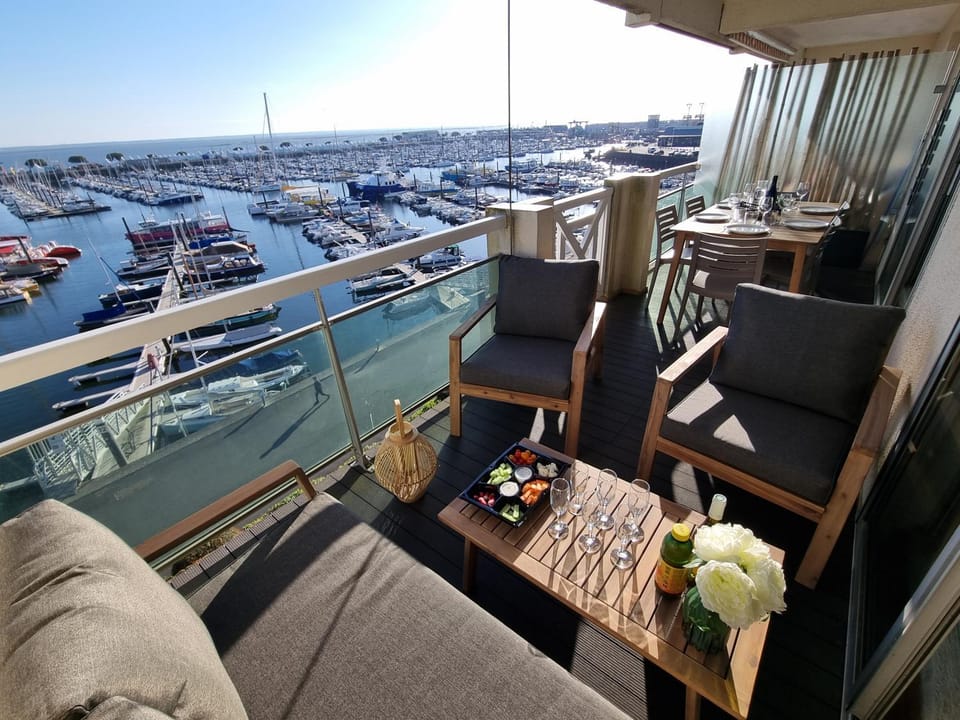 Patio, Natural landscape, View (from property/room), Balcony/Terrace, Living room, Dining area, Sea view