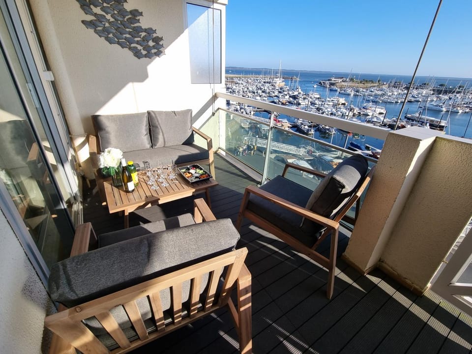 Patio, View (from property/room), Living room, Sea view