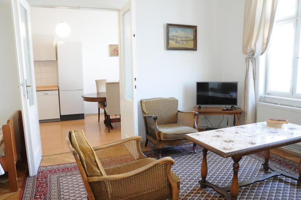 Large Apartment sleeps up to 10 M4A Apartment in Prague
