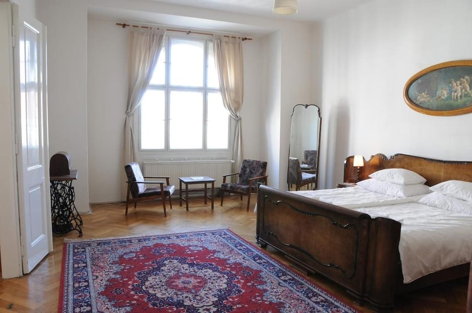 Large Apartment sleeps up to 10 M4A Apartment in Prague