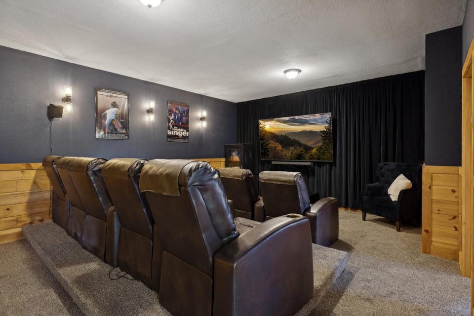 Falling Leaf Hideaway – Alpine Mountain Village Cabin with Hot Tub, Theater, Game Room, Pools! Cabin in Pigeon Forge