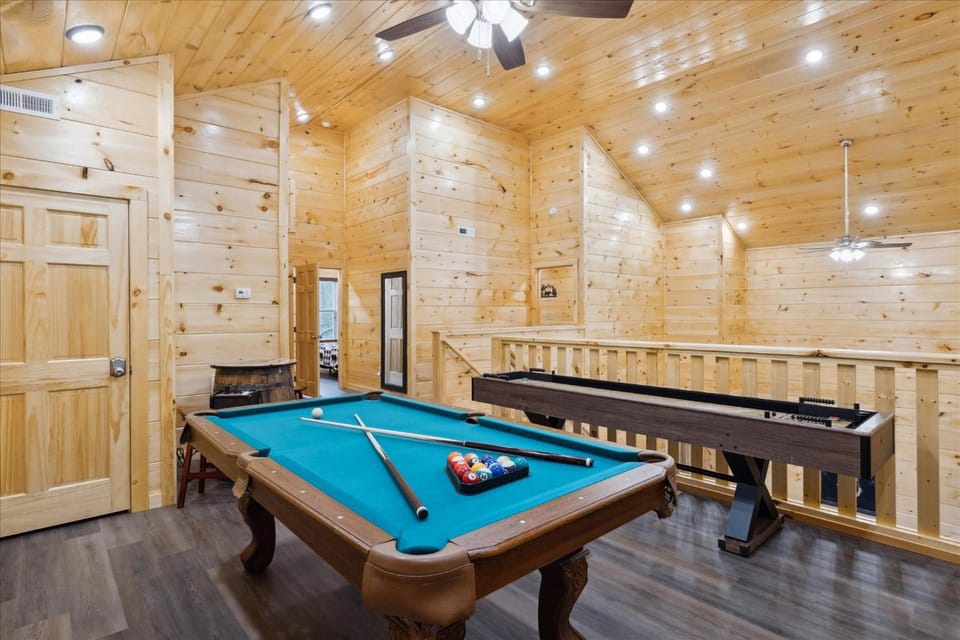 Welcome to "4 Da Bears" – Your Luxurious Smoky Mountain Escape! House in Pigeon Forge