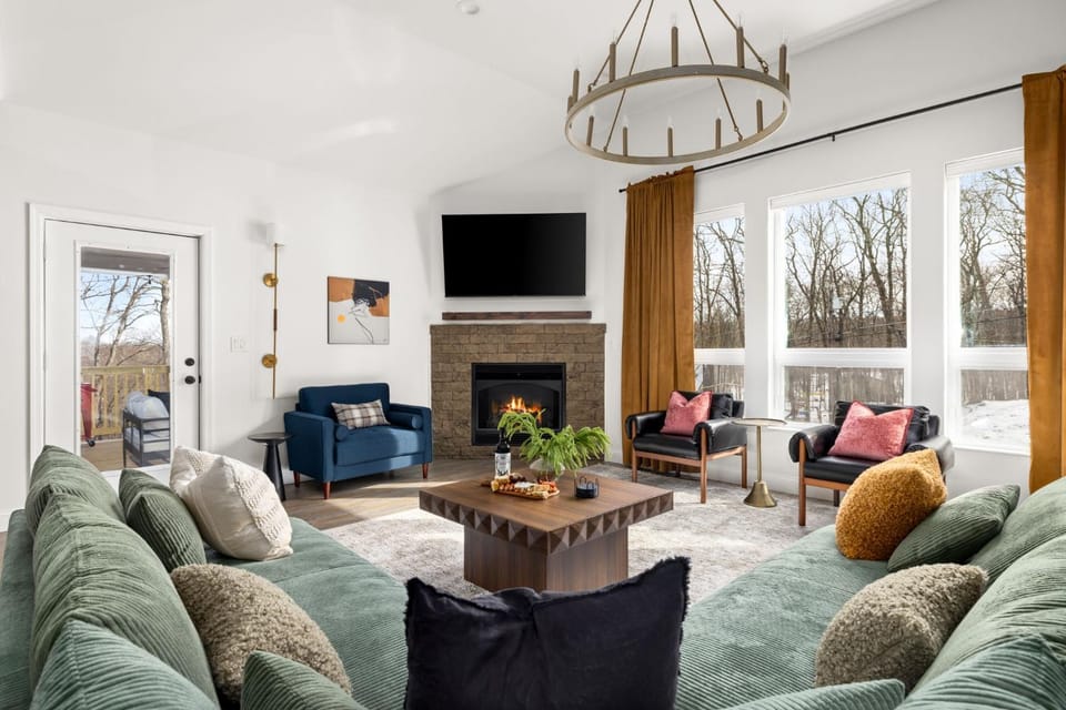 Poconos Bliss Sauna Hot Tub Arcade Lounge House in Stroud Township
