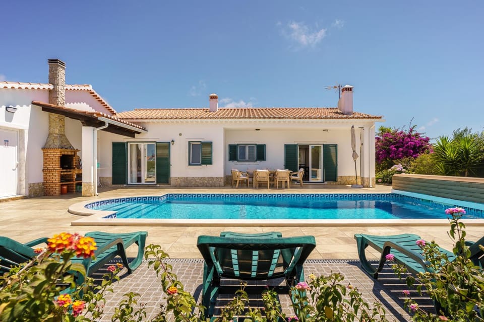 Property building, Patio, Day, Garden, Garden view, Pool view, Swimming pool, sunbed