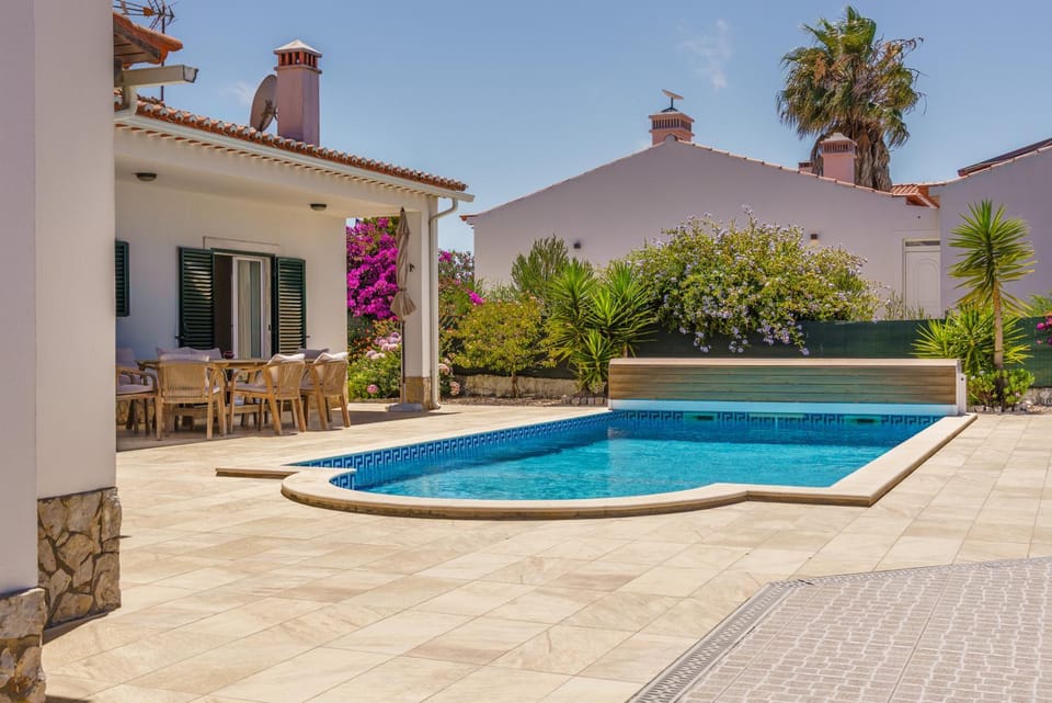 Day, Pool view, Swimming pool, sunbed