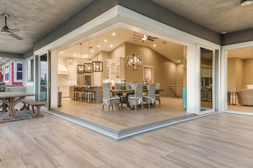 Luxury Beach Home, Gulf Access, Pool Table, Heated Pool & Spa - Summer Wind - Roelens House in Estero Island
